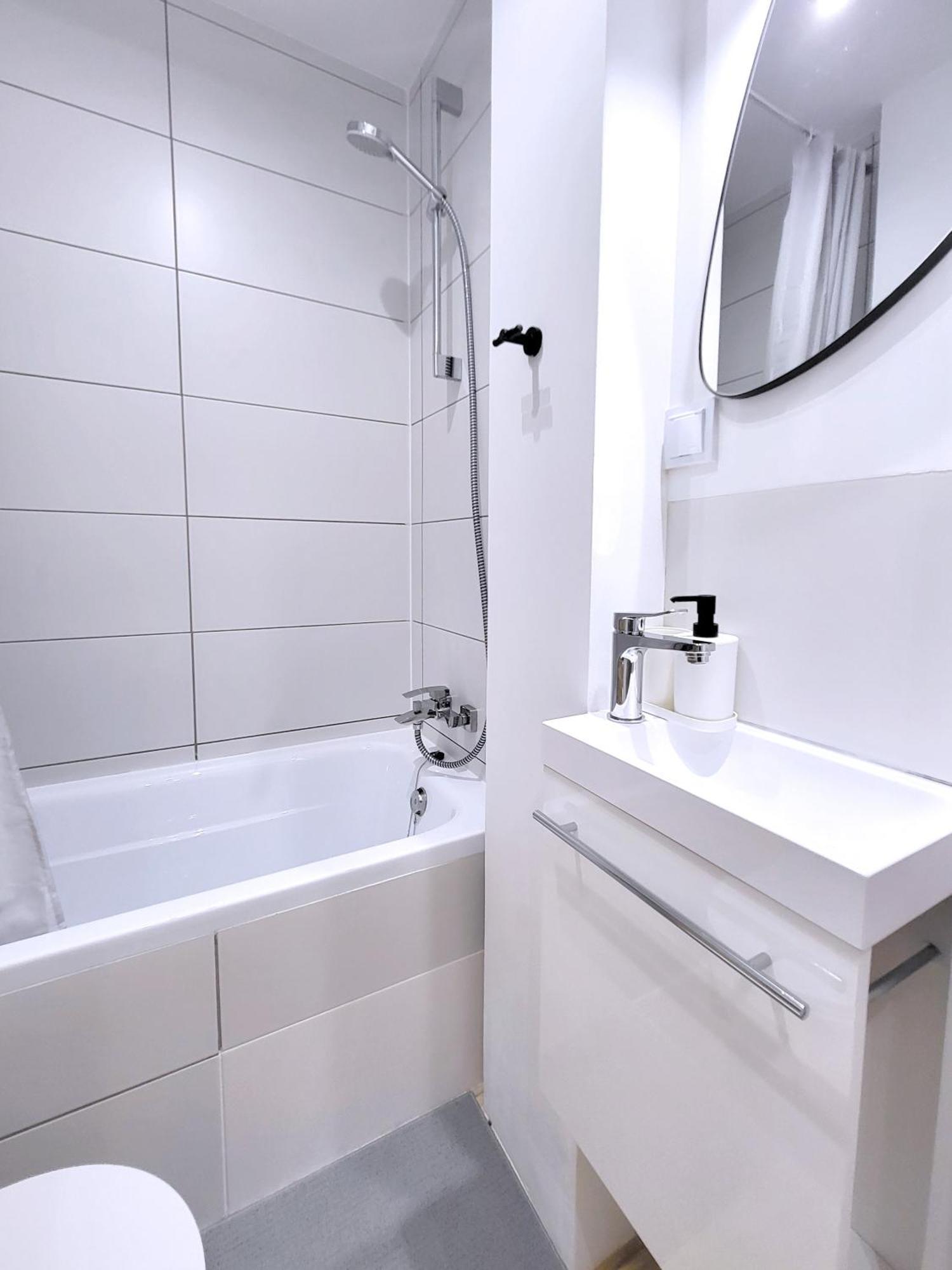Enjoy! Srodmiescie Nowogrodzka Apartment Warsaw Ngoại thất bức ảnh